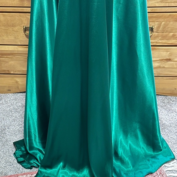 Emerald Satin Evening Maxi Dress - Picture 8 of 8
